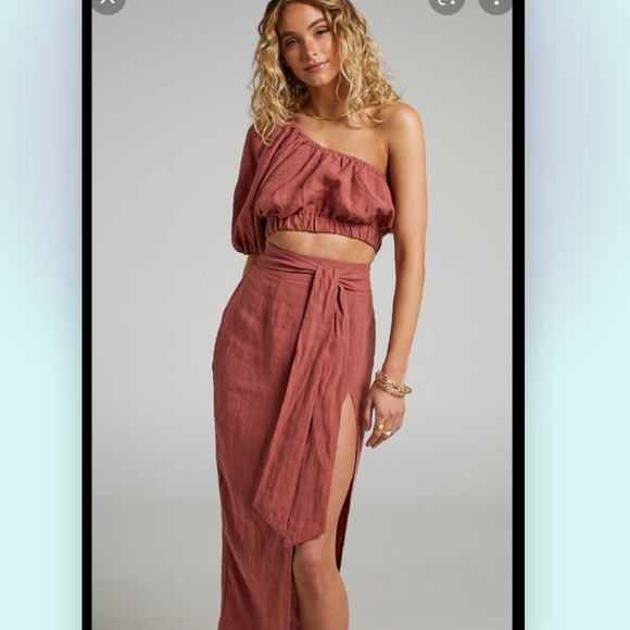 Amalie Cleide Linen One Shoulder Crop Top Midi Skirt Two Piece Set Dusty Clay - Picture 2 of 8